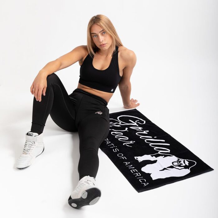 9916090100-classic-gym-towel-black-white-06