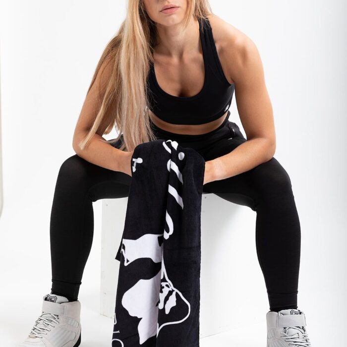 9916090100-classic-gym-towel-black-white-07